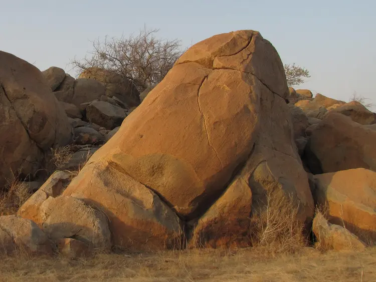 kau (faransa: pierre, caillou, roché; ingilisingilisi: rock)