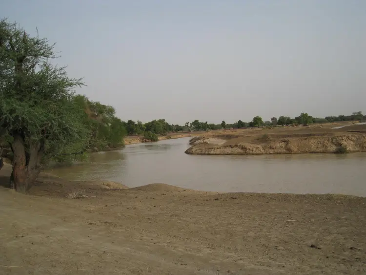 bǝrǝm (faransa: rivière; ingilisingilisi: river)