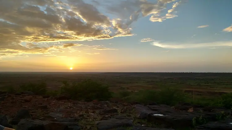 same-a fofou-a (faransa: nuages dans le ciel; ingilisingilisi: clouds in the sky)